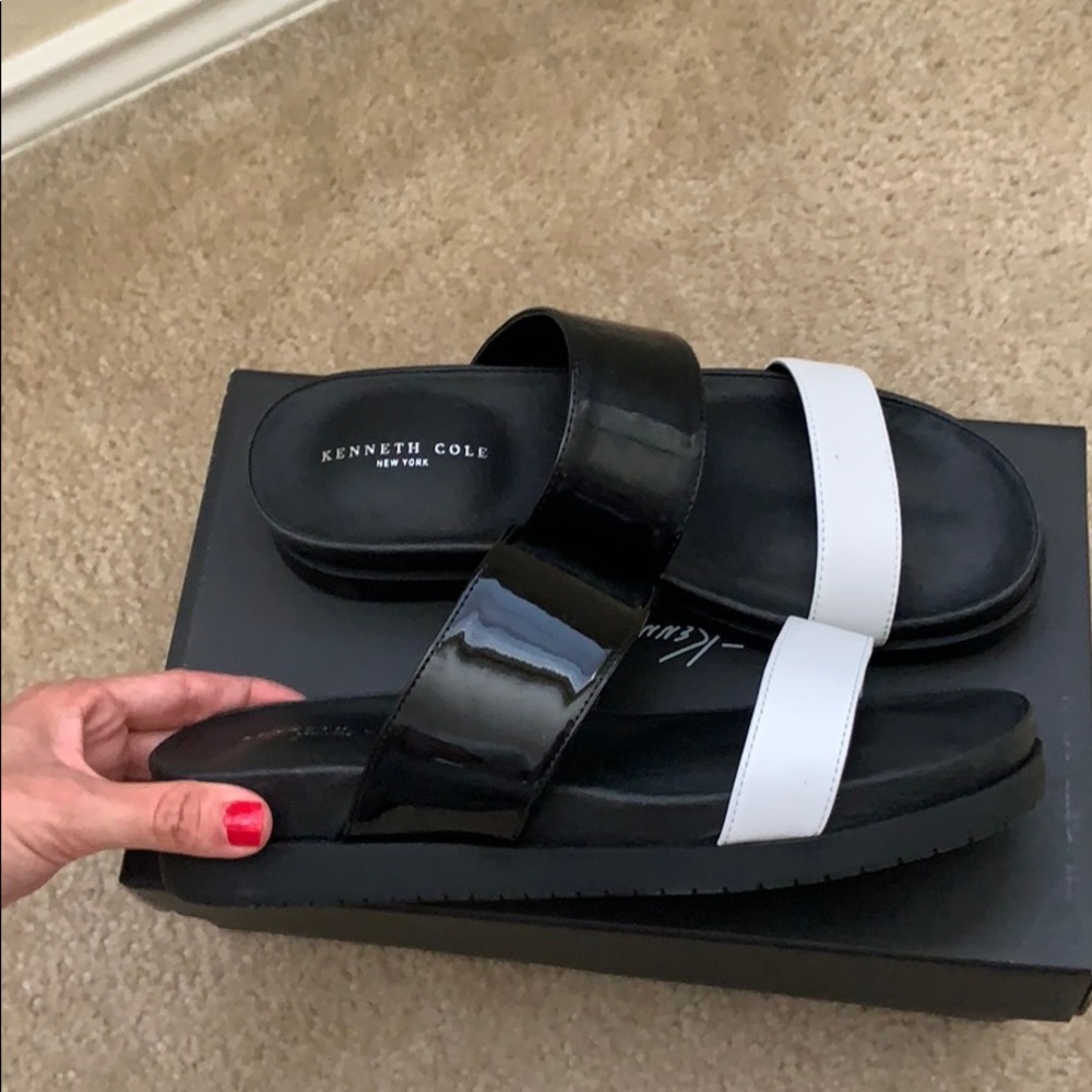 NWT Kenneth Cole  Slides
